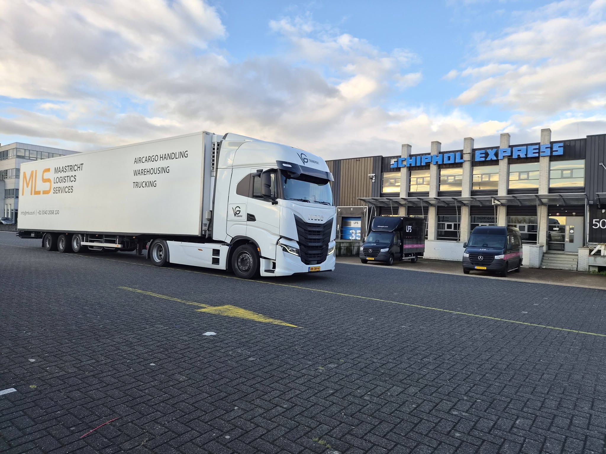VG-combinatie bij Schiphol Express