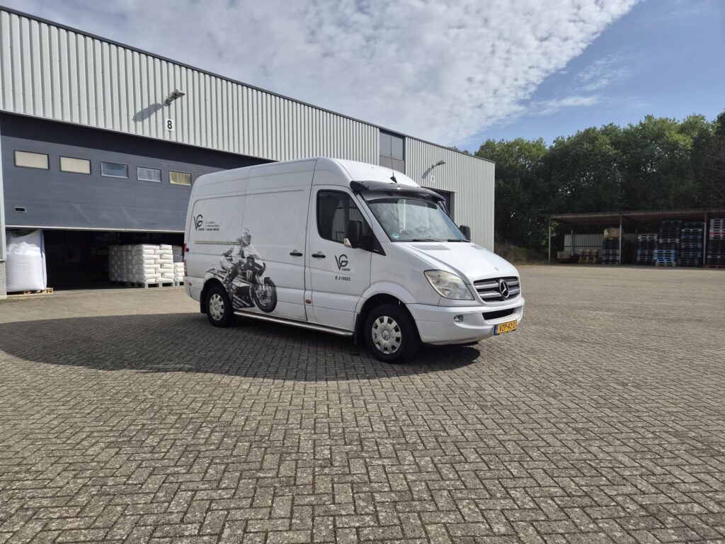 Witte VG-bestelwagen